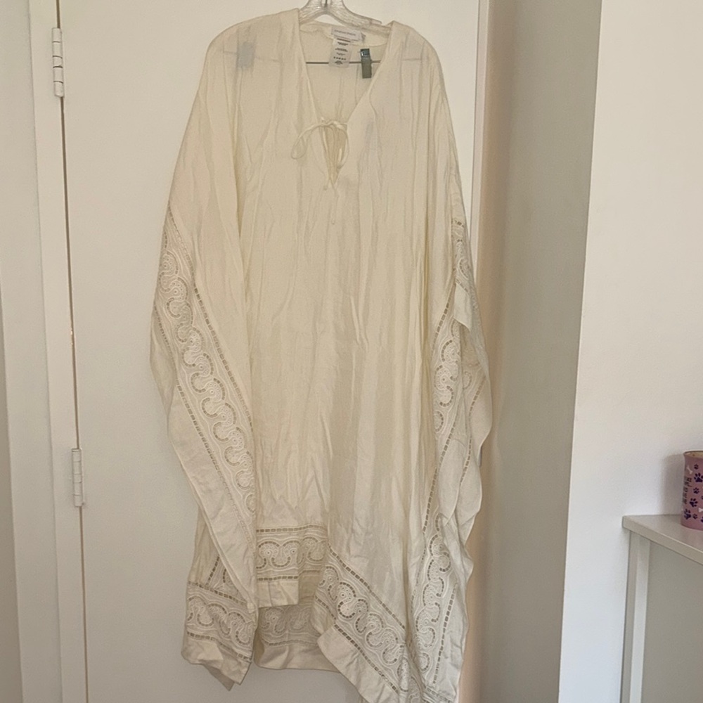Elegant White Kaftan with Embroidered Details